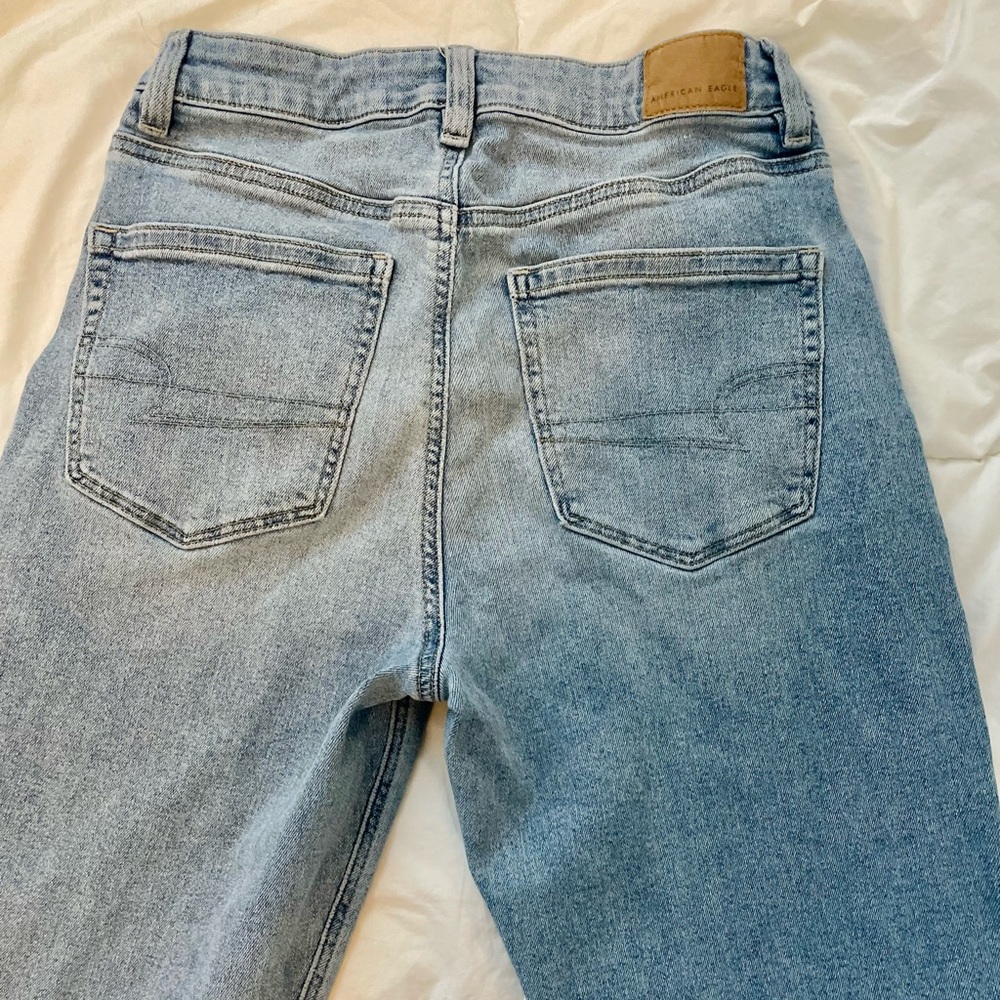 American Eagle Stretch Straight Leg Mom Jeans. Size 4.